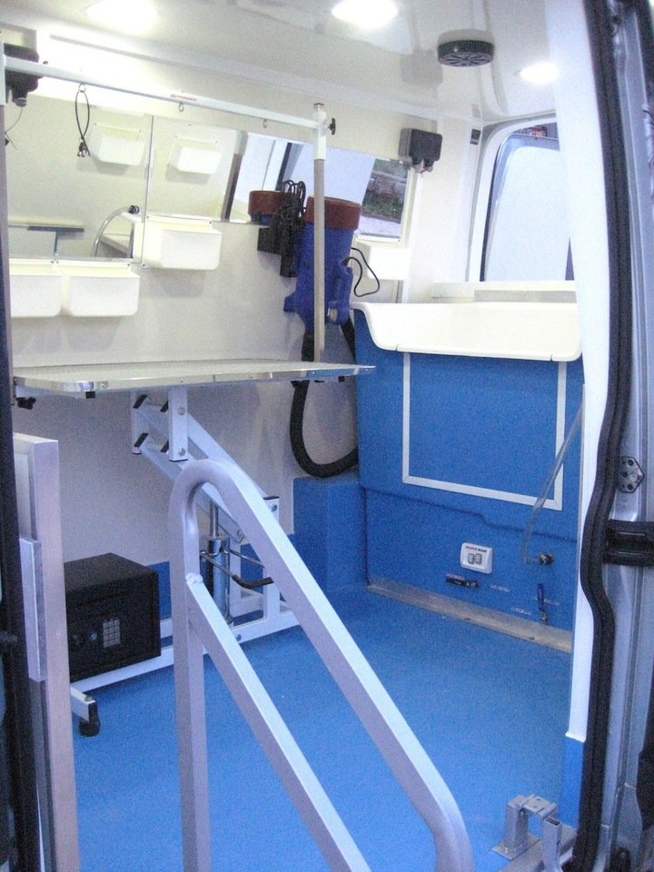 Deluxe Pet Grooming Vehicle Conversions